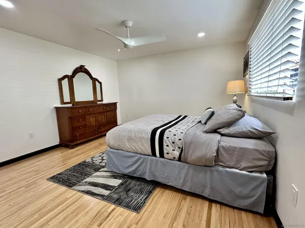 $3,695 | 7680 La Jolla Boulevard, La Jolla, CA 92037