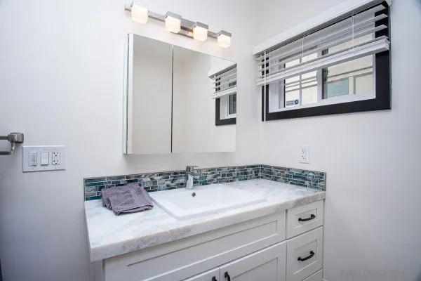 $3,695 | 7680 La Jolla Boulevard, La Jolla, CA 92037