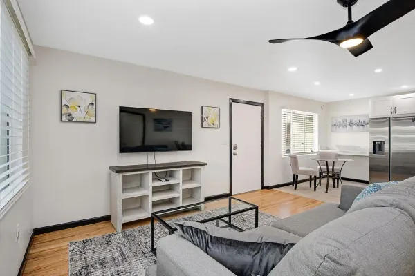 $3,695 | 7680 La Jolla Boulevard, La Jolla, CA 92037