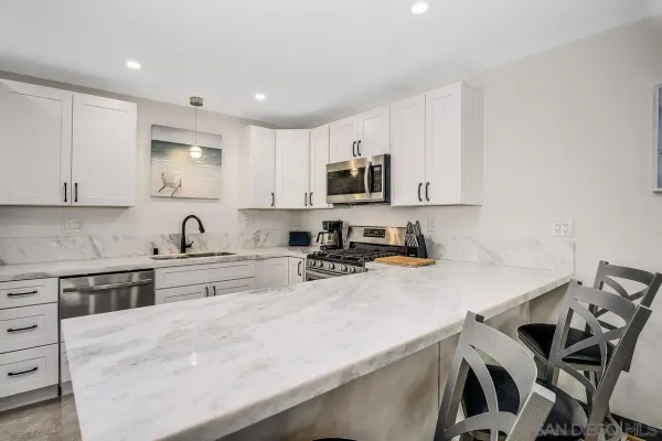 $3,695 | 7680 La Jolla Boulevard, La Jolla, CA 92037
