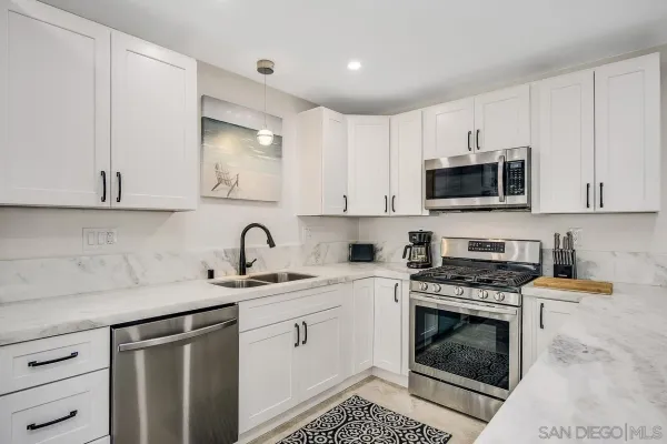 $3,695 | 7680 La Jolla Boulevard, La Jolla, CA 92037