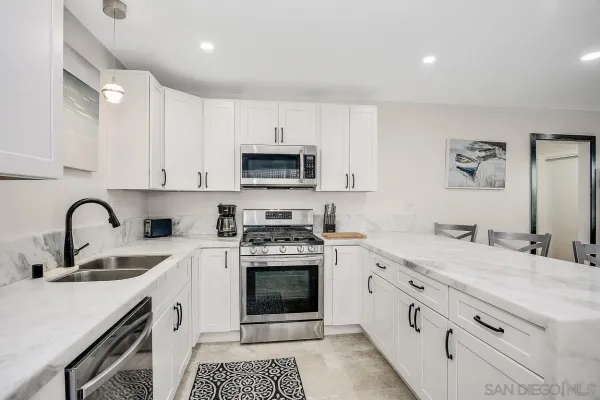 $3,695 | 7680 La Jolla Boulevard, La Jolla, CA 92037