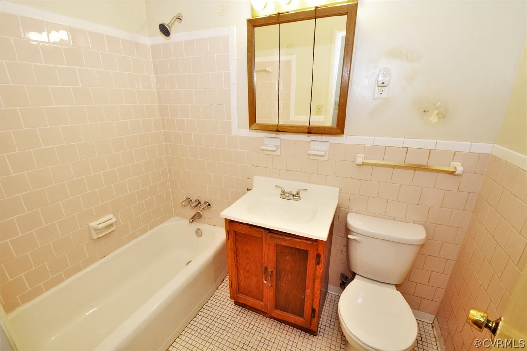 405 Aubery Road Henrico, VA 23229 - Photo 21 of 32 Hall Bath