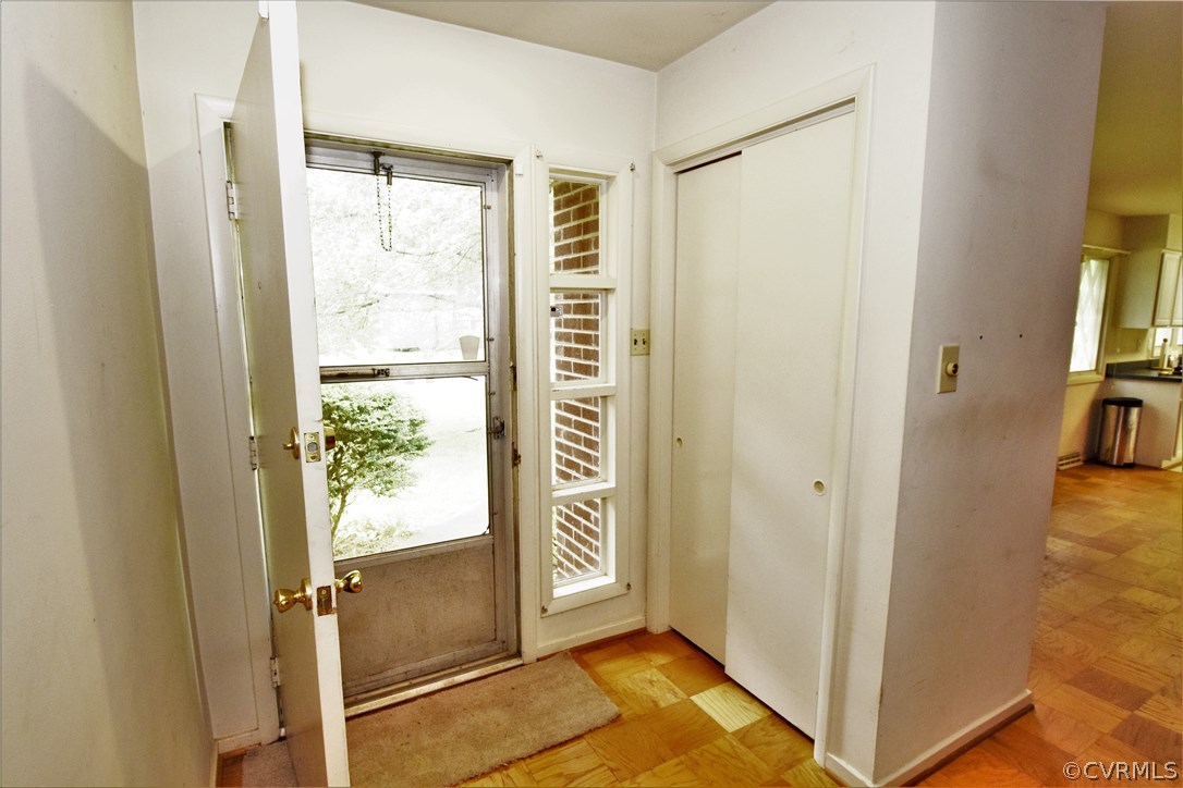 405 Aubery Road Henrico, VA 23229 - Photo 3 of 32 Gallery Image 3
