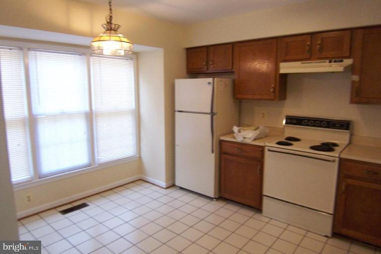 8520 Springfield Oaks Drive Springfield, VA 22153 - Photo 3 of 11 Kitchen
