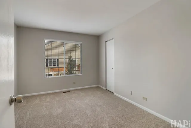 $292,000 | 404 Lowell Drive, Unit 404, South Elgin, IL 60177