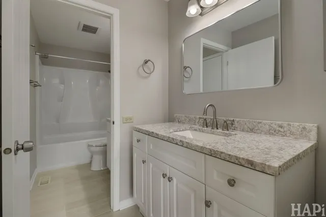 $292,000 | 404 Lowell Drive, Unit 404, South Elgin, IL 60177