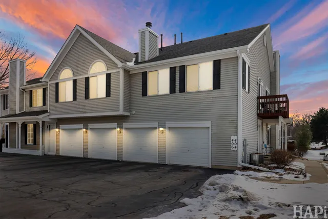 $292,000 | 404 Lowell Drive, Unit 404, South Elgin, IL 60177