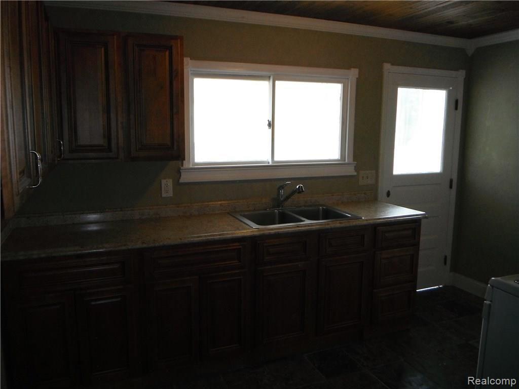12111 Inkster Road Taylor, MI 48180 - Photo 13 of 31