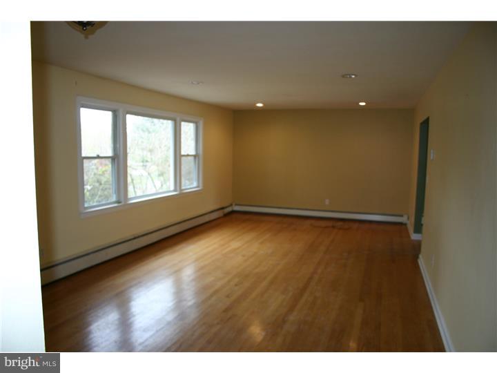 218 West Upper Ferry Road Trenton, NJ 08628 - Photo 2 of 10