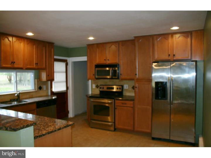 218 West Upper Ferry Road Trenton, NJ 08628 - Photo 4 of 10