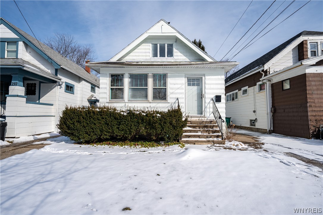 235 Comstock Avenue Buffalo, NY 14215 - Photo 1 of 47