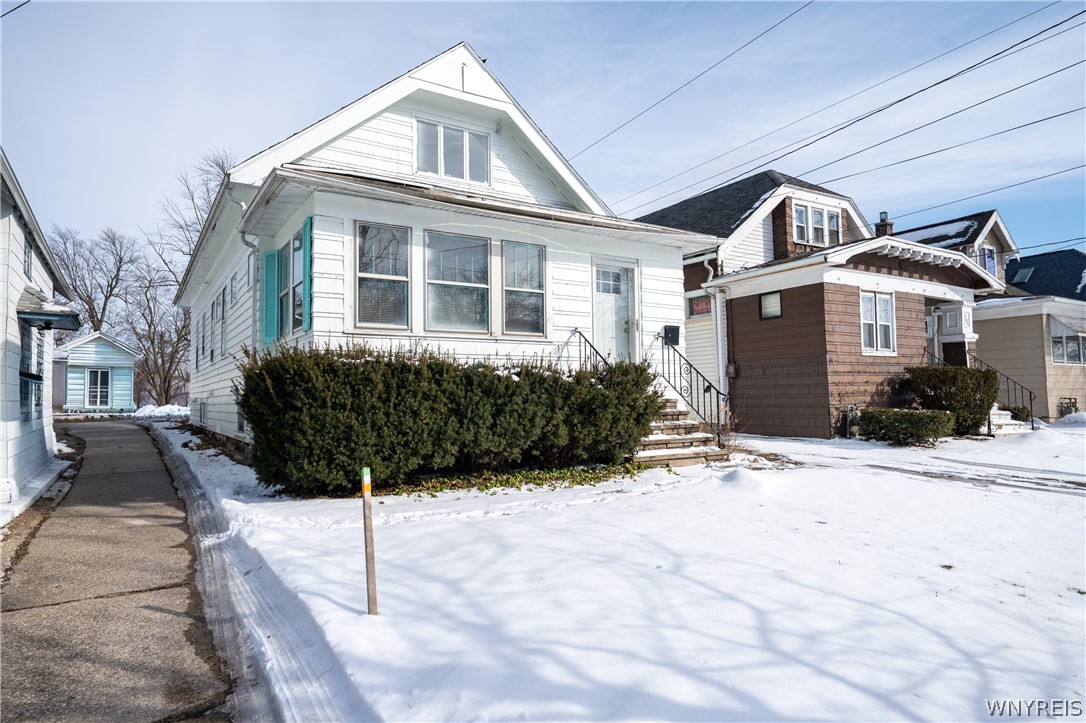 235 Comstock Avenue Buffalo, NY 14215 - Photo 2 of 47