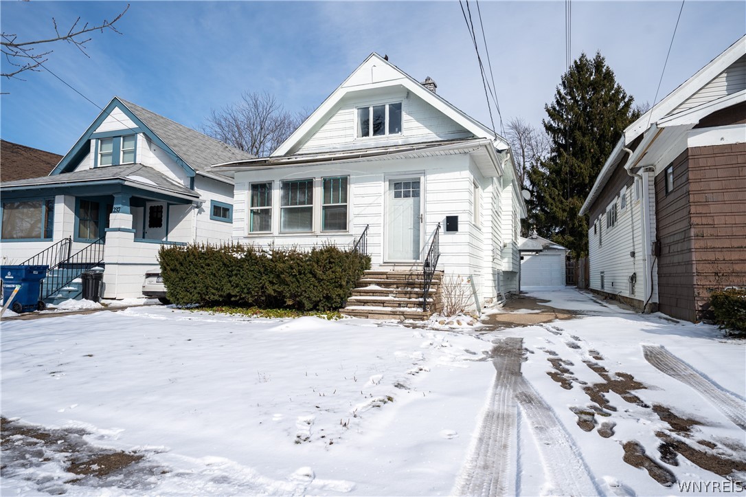 235 Comstock Avenue Buffalo, NY 14215 - Photo 3 of 47