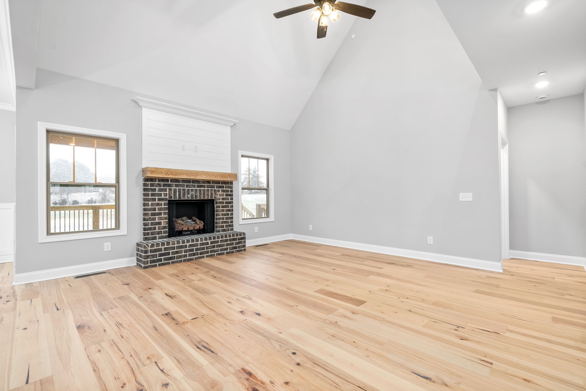 2408 Hinton Road Clarksville, TN 37043 - Photo 4 of 31 Gallery Image 4