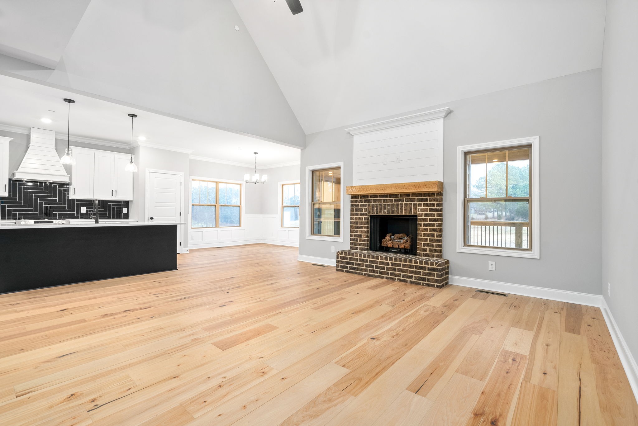 2408 Hinton Road Clarksville, TN 37043 - Photo 6 of 31 Gallery Image 6