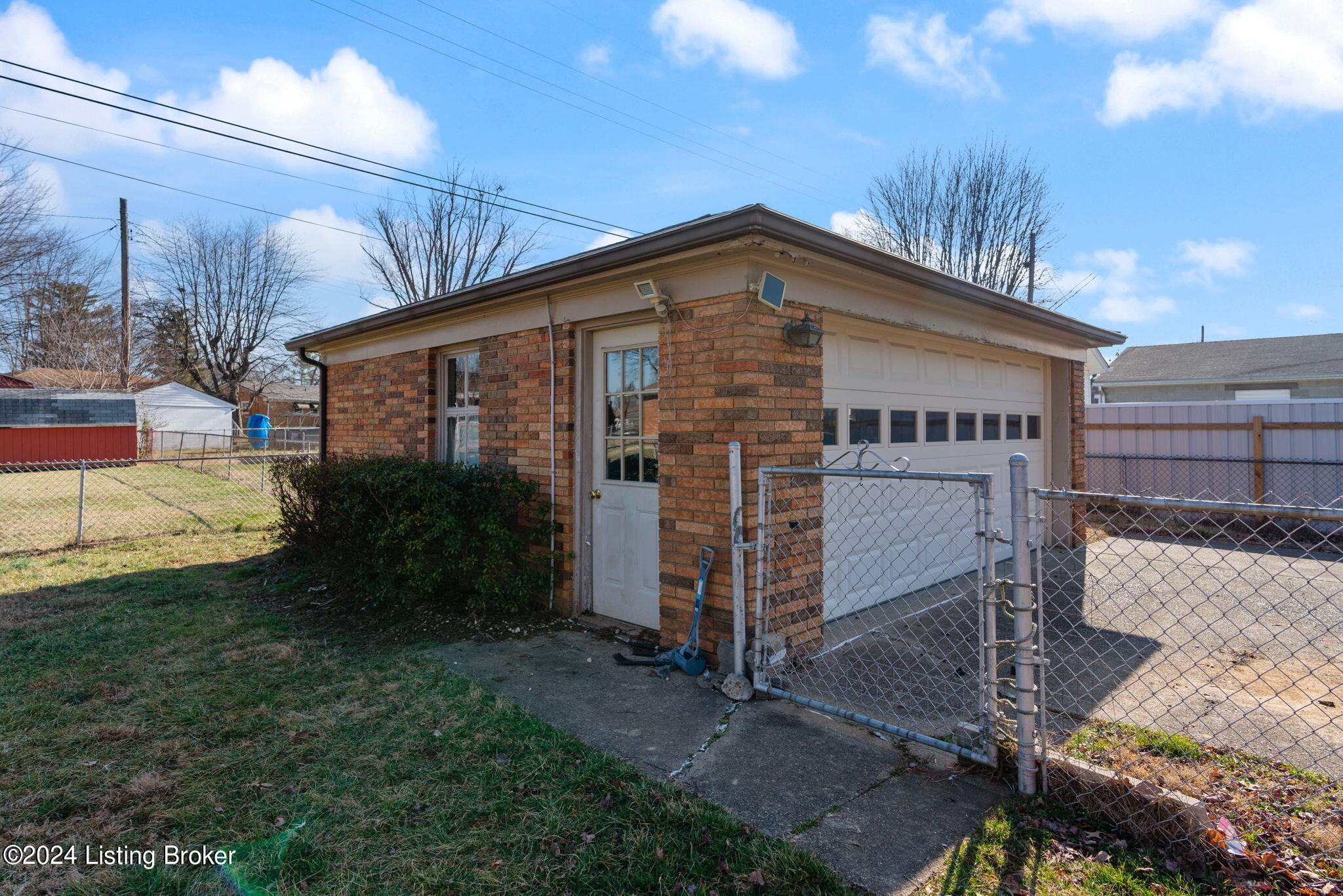 8205 Smithton Road Louisville, KY 40219 - Photo 13 of 50 8205 Smithton Rd-16