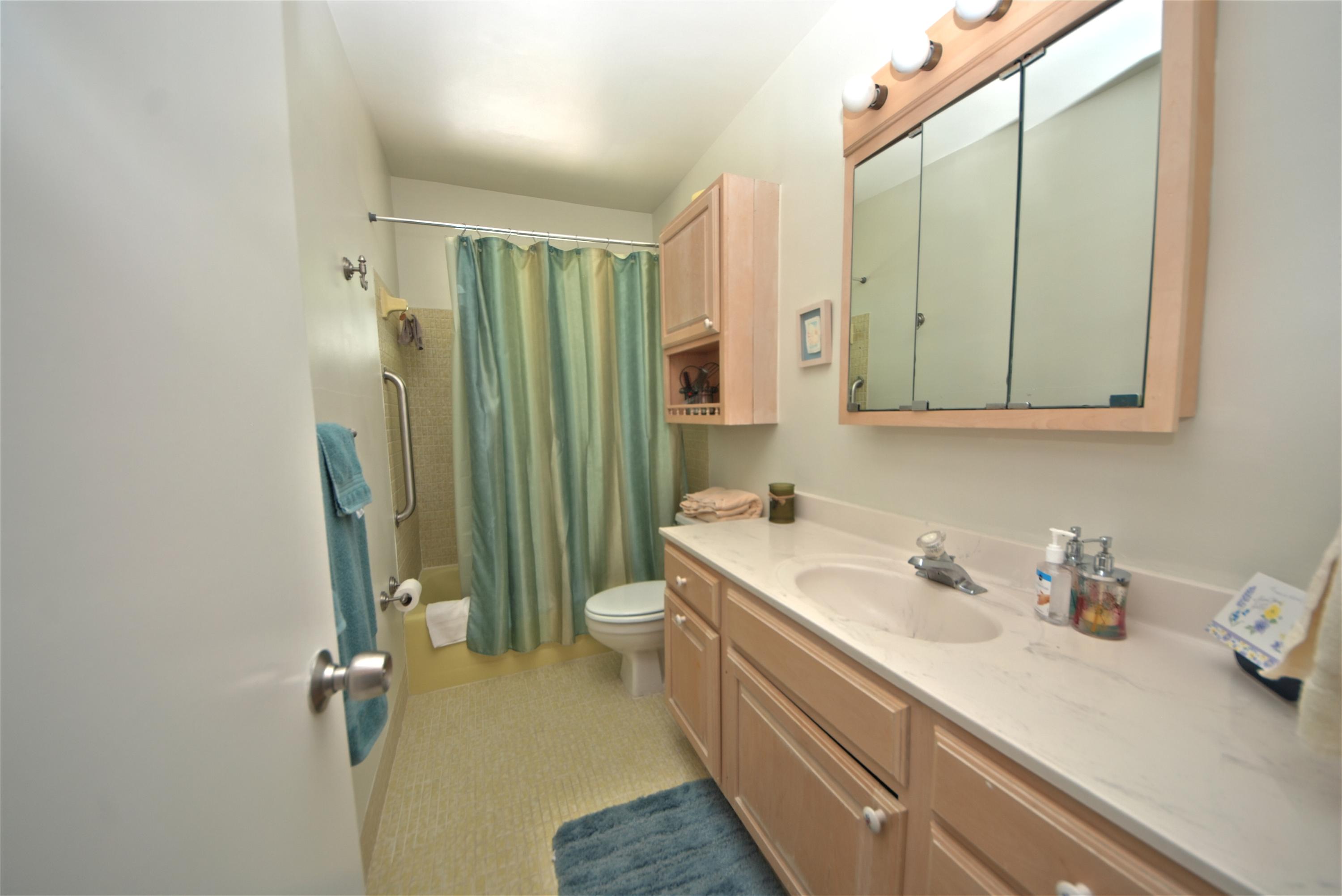 817 La Paloma Road Key Largo, FL 33037 - Photo 3 of 14 Bathroom