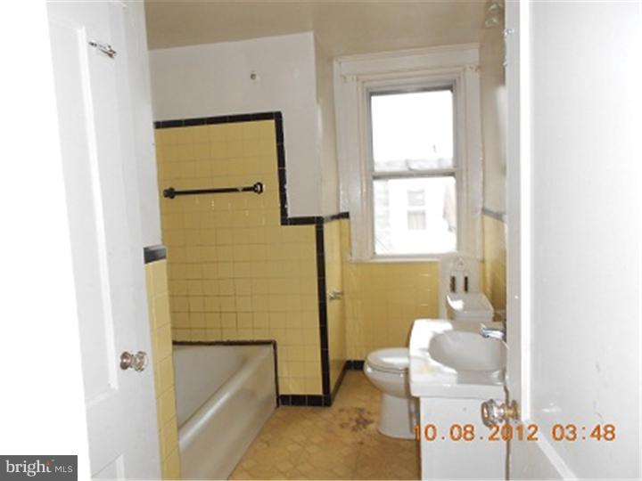 117 Glendale Road Upper Darby, PA 19082 - Photo 9 of 15 Bathroom