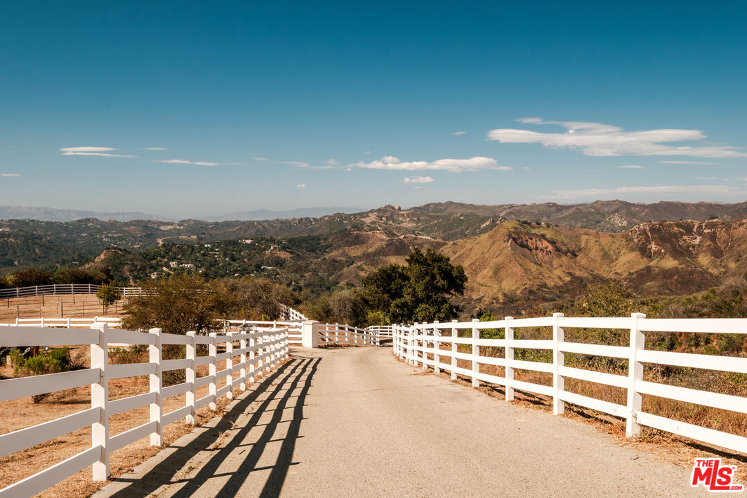 20333 Reigate Road Topanga, CA 90290 - Photo 4 of 69 Gallery Image 4