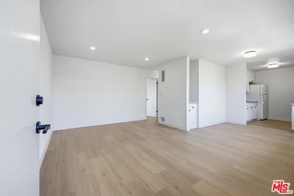 $2,595 | 1701 Westmoreland Boulevard, Unit 18, Los Angeles, CA 90006