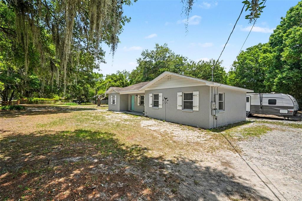 1128 Cowart Road Plant City, FL 33567 - Photo 3 of 32