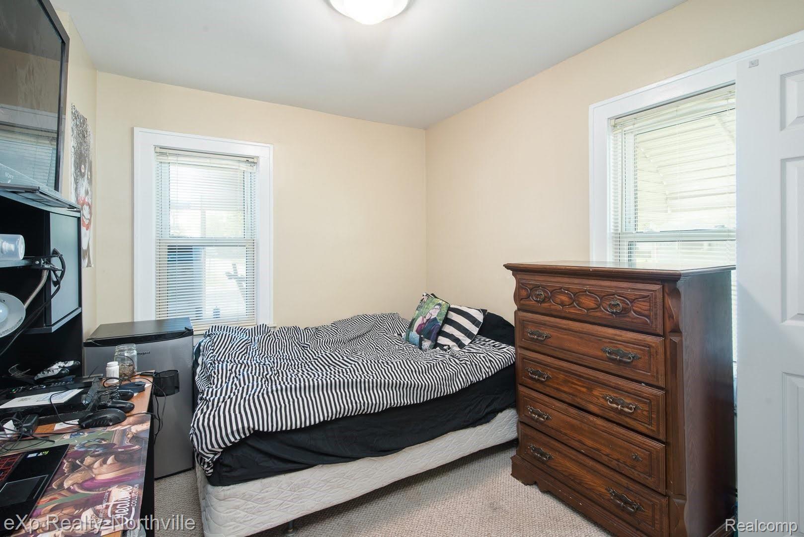 21705 Middlebelt Road Farmington, MI 48336 - Photo 20 of 24 DSC_6911-Edit.jpg