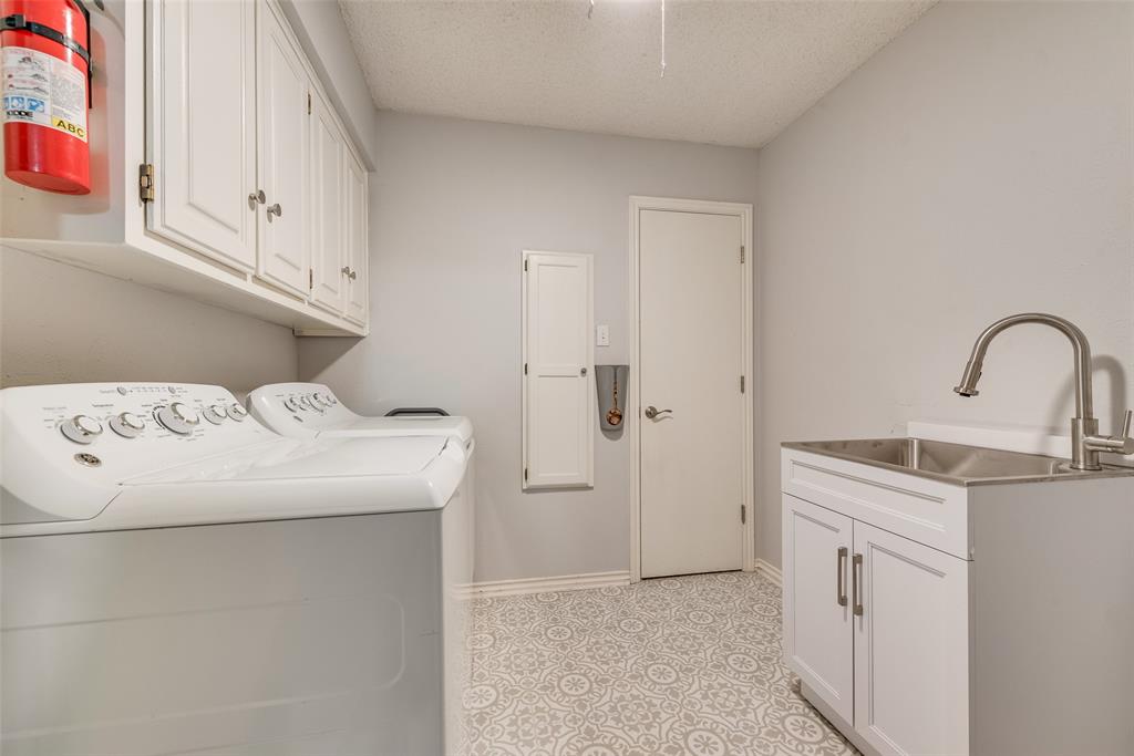 805 Crowley Road Arlington, TX 76012 - Photo 12 of 30