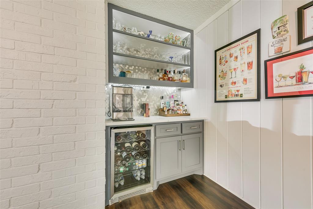 805 Crowley Road Arlington, TX 76012 - Photo 17 of 30 a room with painting on wall and a window