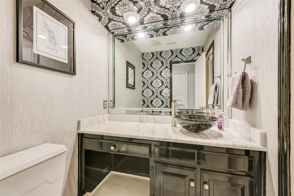 805 Crowley Road Arlington, TX 76012 - Photo 23 of 30 a bathroom with a sink and a mirror with toilet