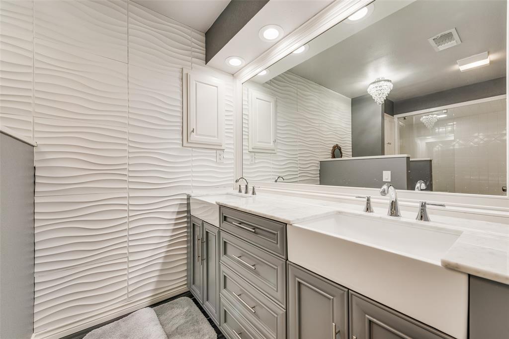 805 Crowley Road Arlington, TX 76012 - Photo 28 of 30 a bathroom with a sink and a mirror