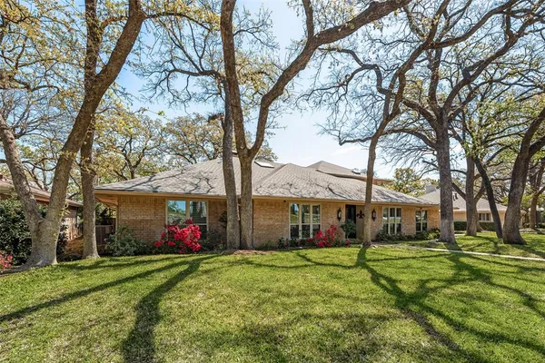 $799,500 | 805 Crowley Road, Arlington, TX 76012