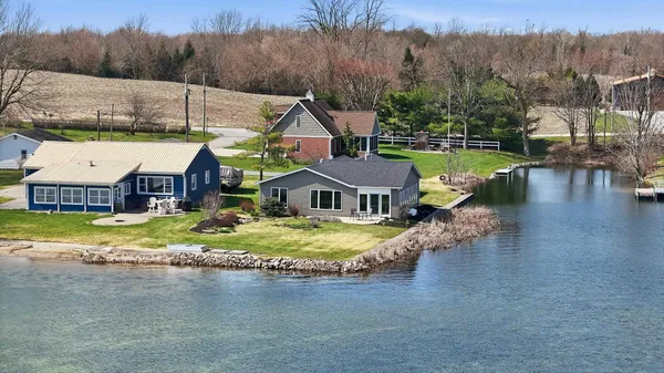 $449,900 | 4665 South 895th Street East, Wolcottville, IN 46795