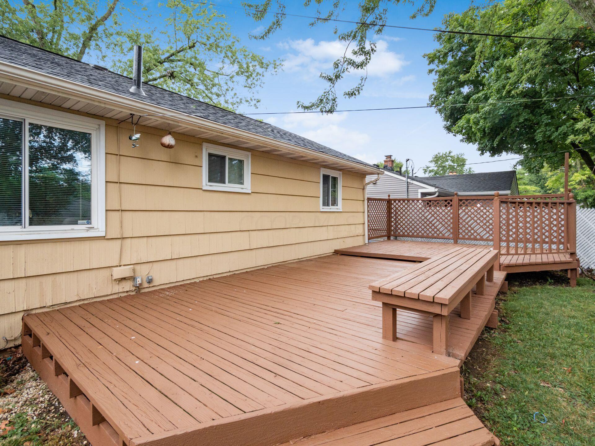2533 Nottingham Road Columbus, OH 43221 - Photo 23 of 37 Deck
