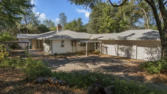 $575,000 | 19782 Old Oregon Trail North, Redding, CA 96003