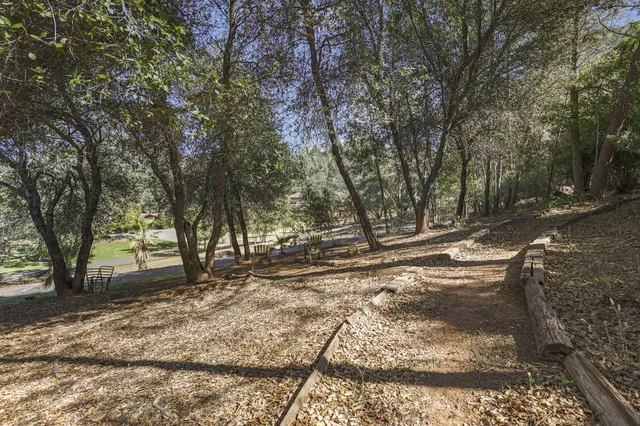 $575,000 | 19782 Old Oregon Trail North, Redding, CA 96003