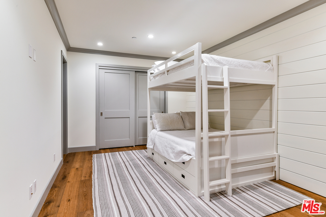 703 Bayview Drive Manhattan Beach, CA 90266 - Photo 22 of 24 a bedroom with a bed and a window