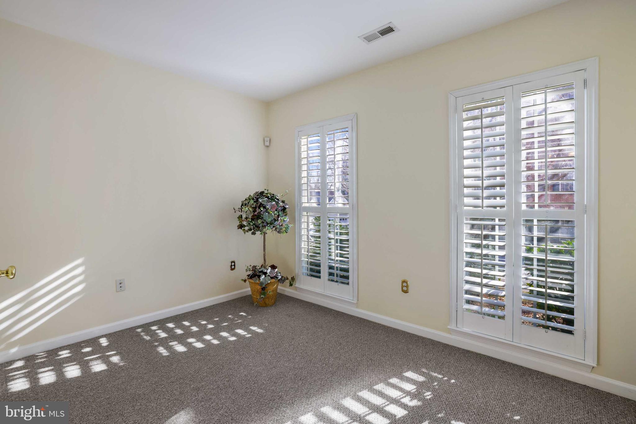 409 Phelps Street Gaithersburg, MD 20878 - Photo 3 of 33