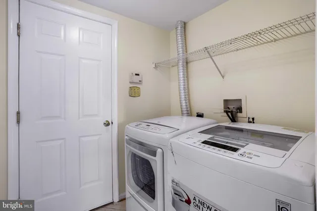 a view of utility room