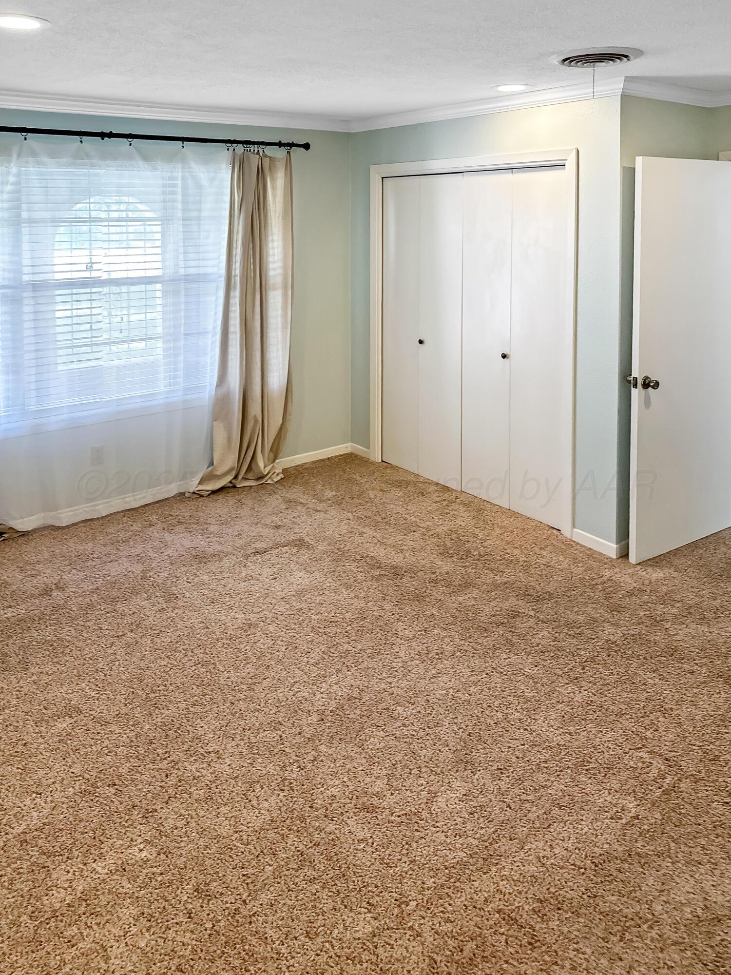 216 Skycrest Street Borger, TX 79007 - Photo 17 of 20 a view of an empty room