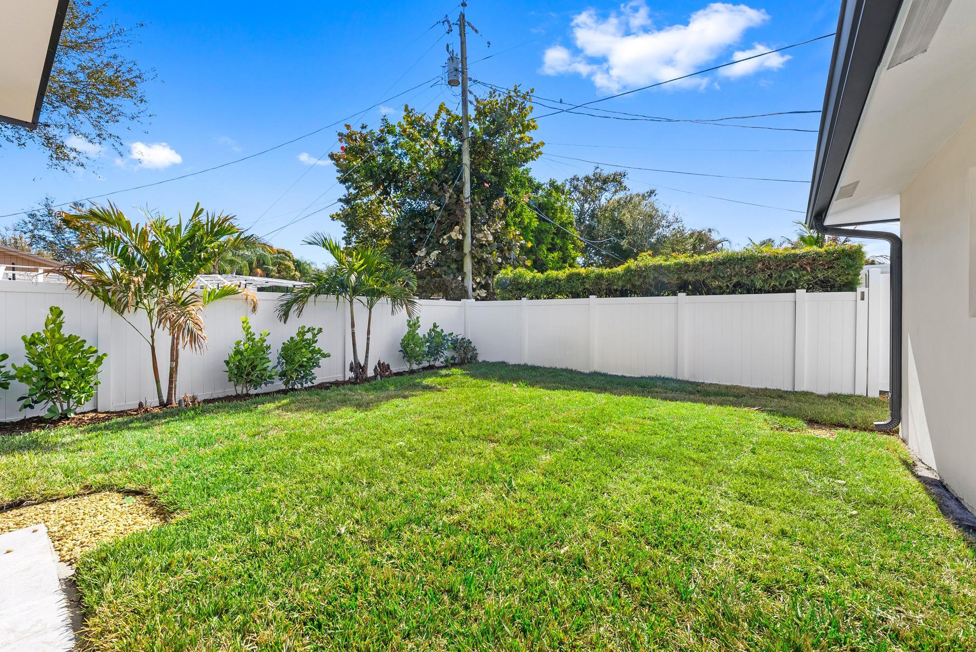 1607 Seabrook Road Jupiter, FL 33469 - Photo 29 of 62 Backyard