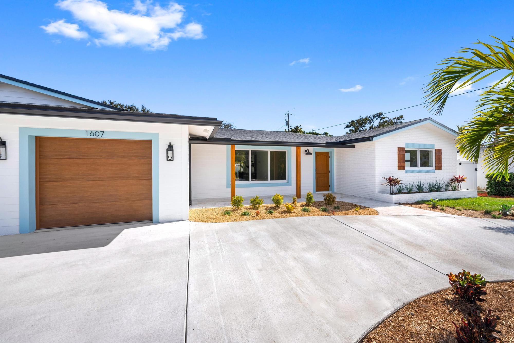 1607 Seabrook Road Jupiter, FL 33469 - Photo 31 of 62 Front Exterior