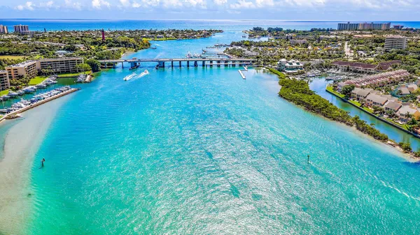 $1,695,000 | 1607 Seabrook Road, Jupiter, FL 33469