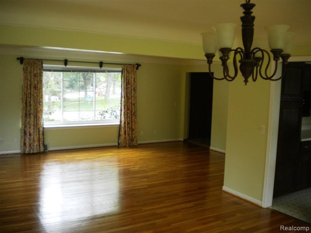 21527 River Road Grosse Pointe, MI 48236 - Photo 13 of 25 16.JPG