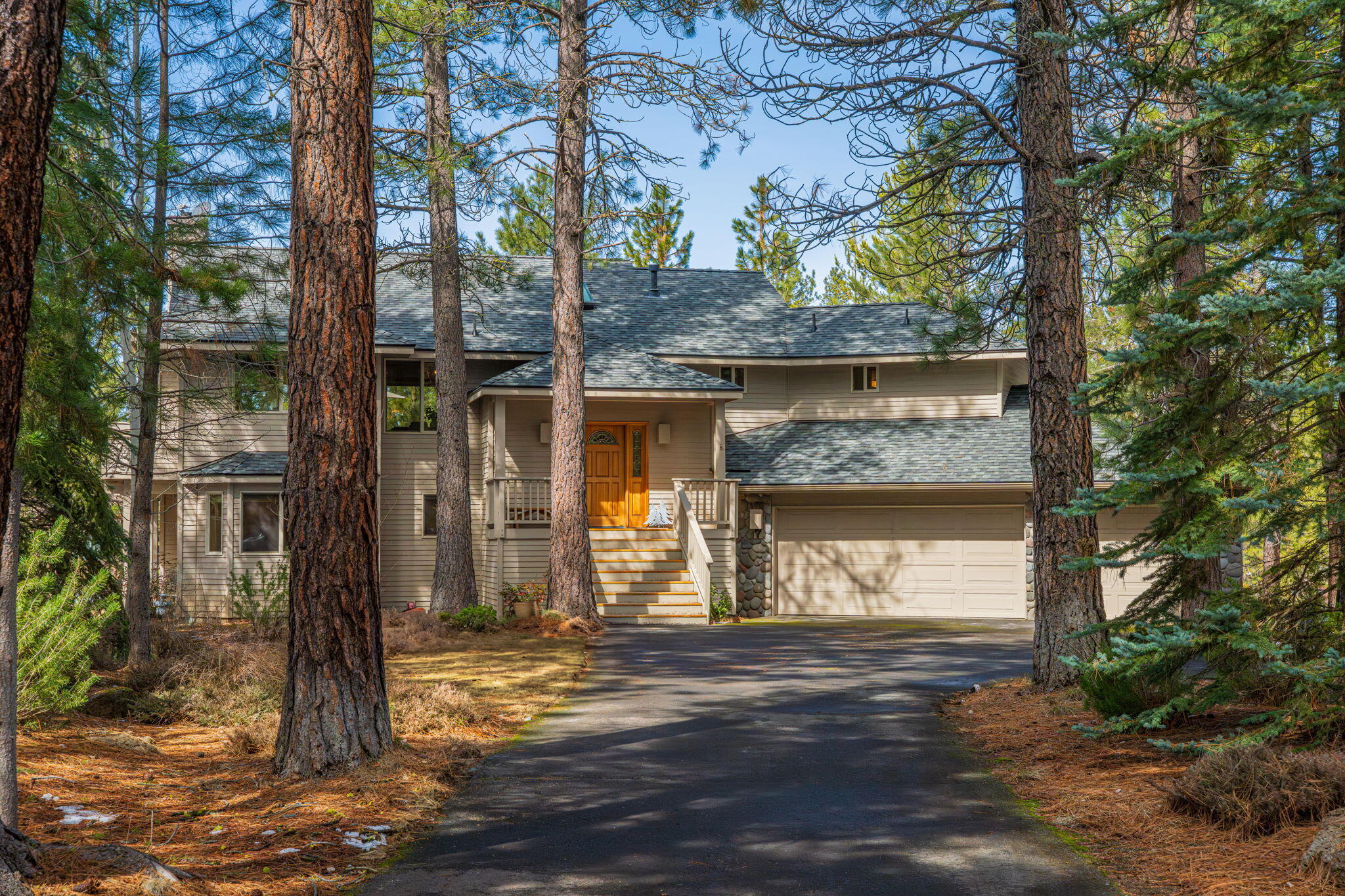 17948 Shadow Lane, Unit 7 Sunriver, OR 97707 - Photo 3 of 92 a front view of a house with a tree
