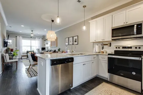 $2,000 | 975 Ashland Pl Drive, Nashville, TN 37218