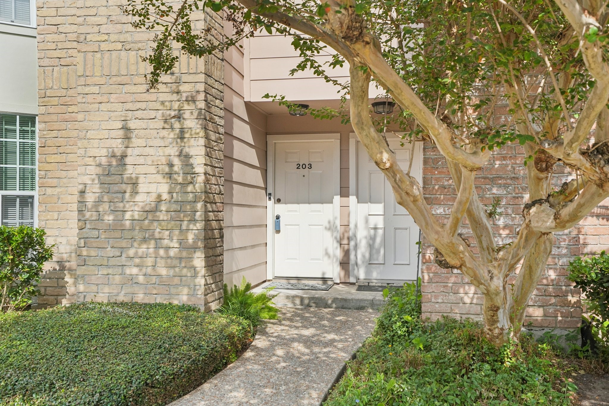 2800 Jeanetta Street, Unit 203 Houston, TX 77063 - Photo 4 of 34 a front view of a house with brick walls