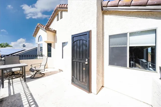 a view of living room kitchen
