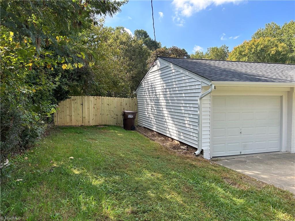 314 Summit Road High Point, NC 27265 - Photo 3 of 23