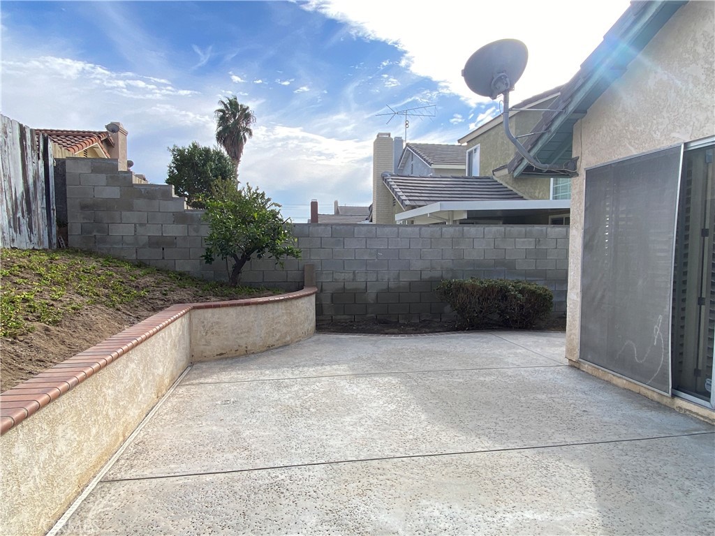1084 North Jacaranda Road Colton, CA 92324 - Photo 17 of 19 a view of outdoor space and yard